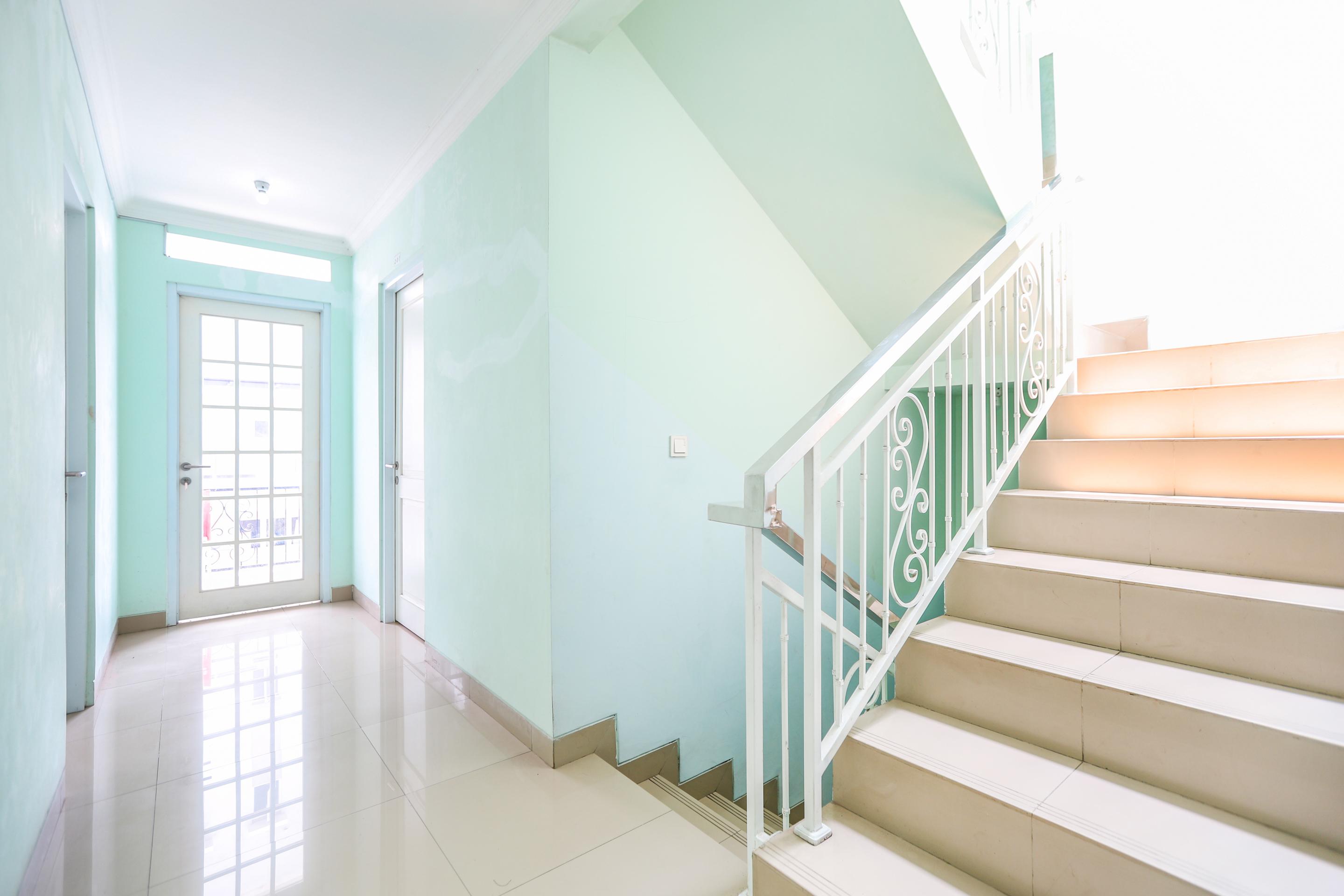 Oyo 1551 Studento Guest House Тангеранг Екстериор снимка
