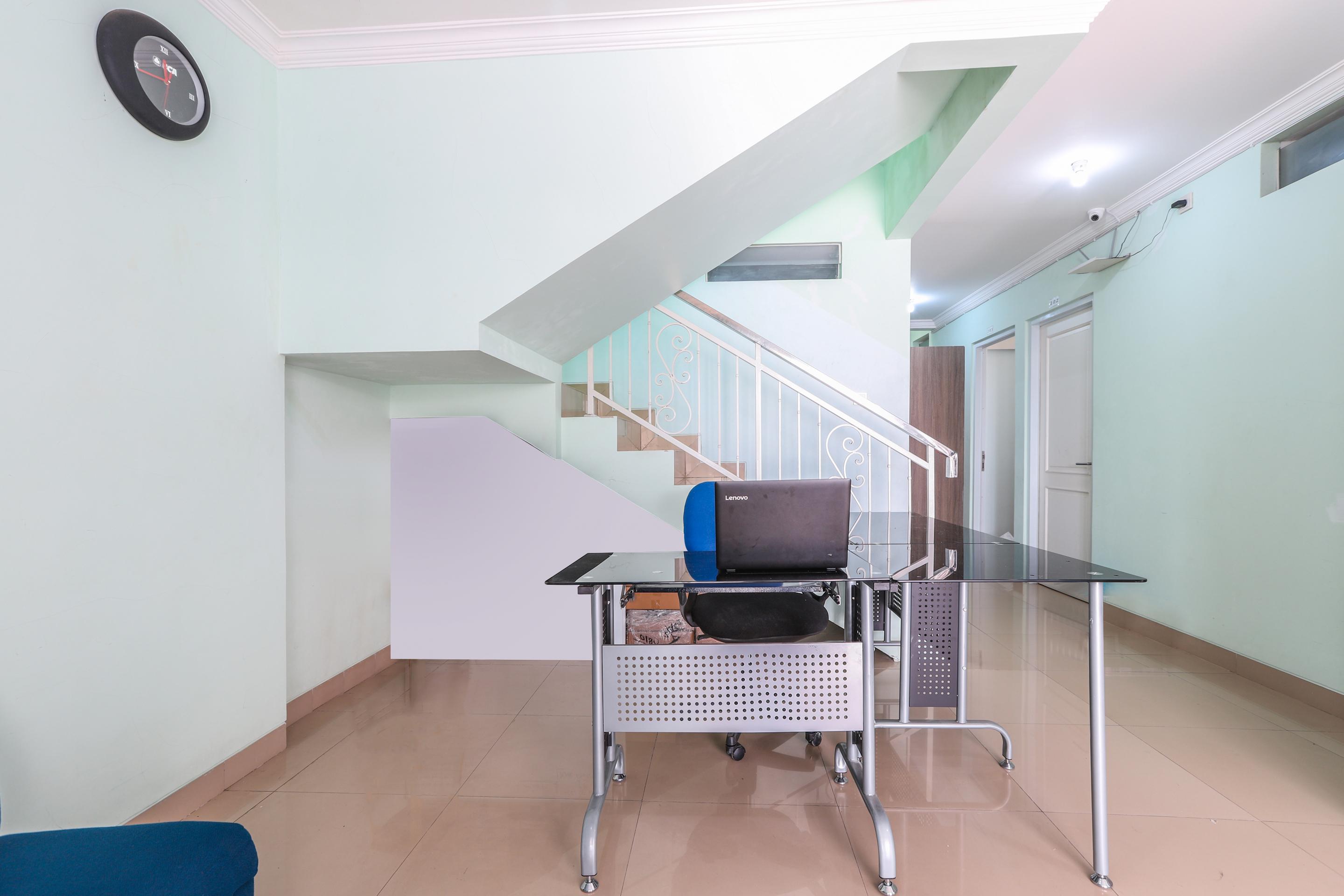 Oyo 1551 Studento Guest House Тангеранг Екстериор снимка